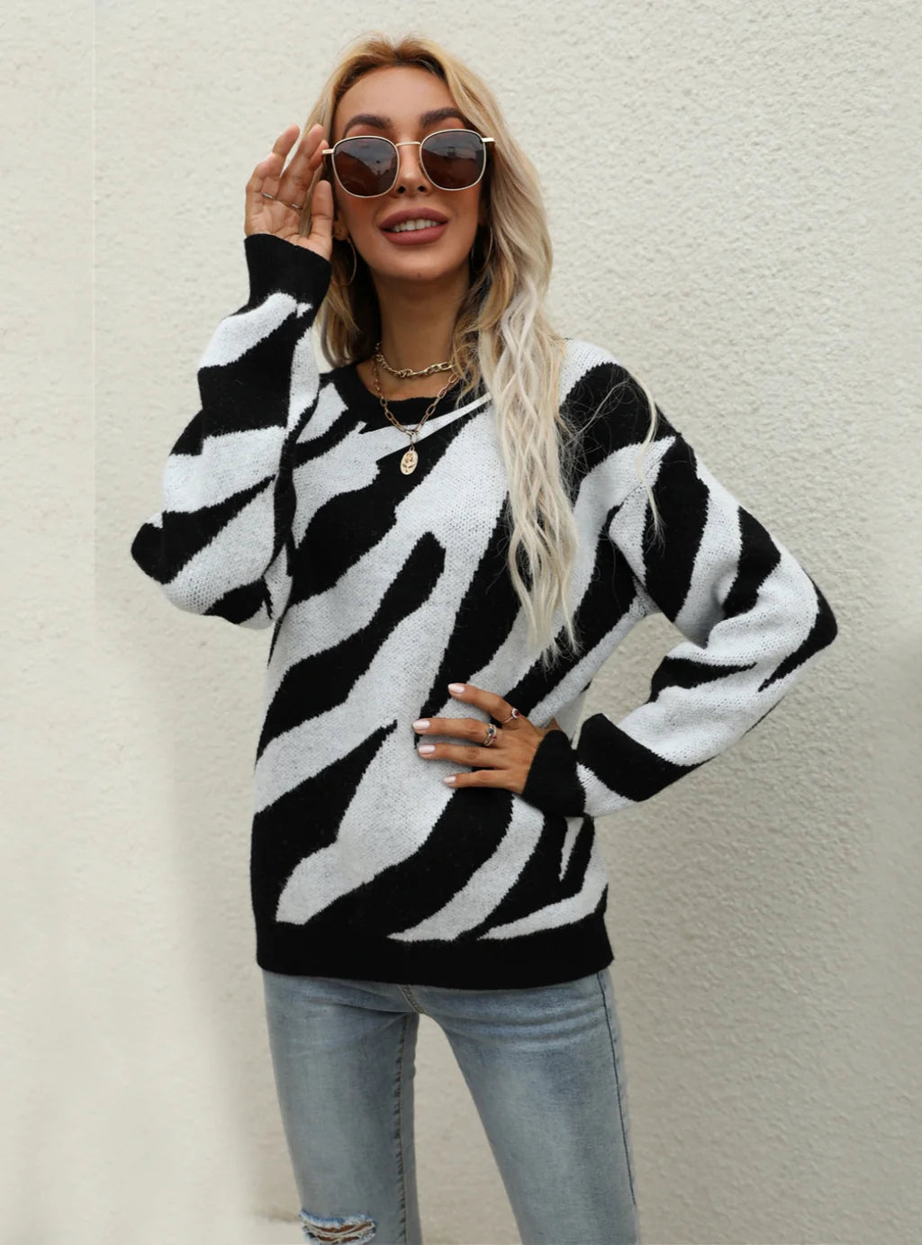 Women Round Neck Striped Sweater Zippered Buttoned Snapped