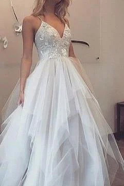 Spaghetti Straps V-neck Prom Dresses Sleeveless Appliques Tulle Cheap Evening Gowns
