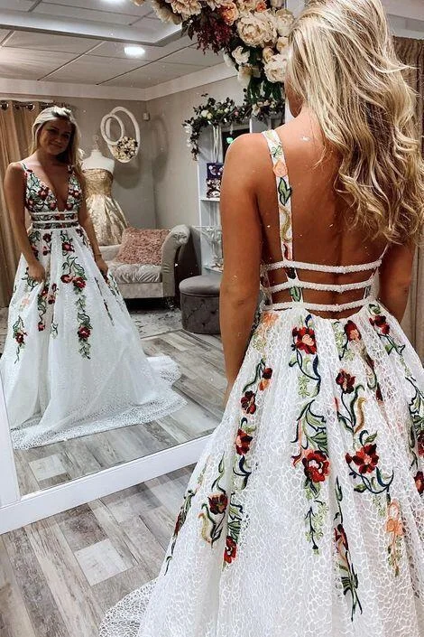Princess Lace White Prom Dresses V Neck Backless Appliques Long Evening Dresses