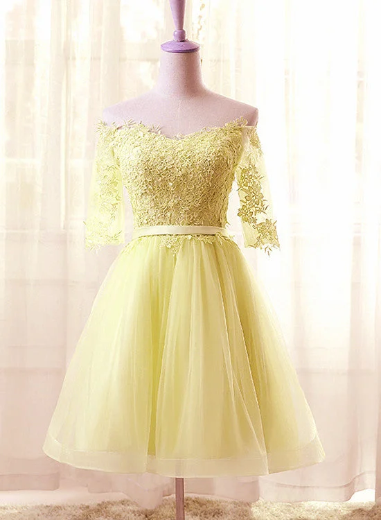 Light Yellow Tulle Short Sleeves with Lace Prom Dress, Sweetheart Homecoming Dress Party Dress Halter Neckline Beach Light Yellow Tulle Short Sleeves with Lace Prom Dress, Sweetheart Homecoming Dress Party Dress Halter Neckline Beach