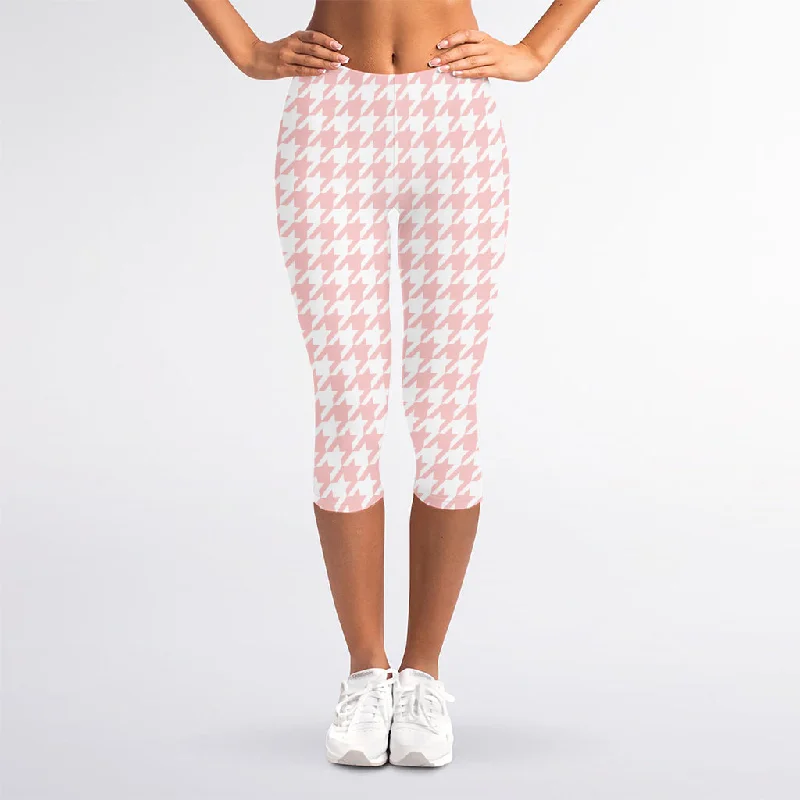 Pastel Pink And White Houndstooth Print Women's Capri Leggings Comfortable Plus Size Leggings