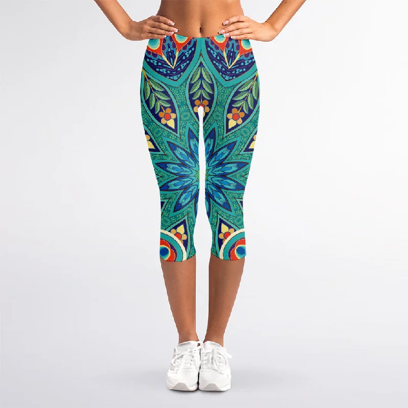 Peacock Feather Floral Pattern Print Women's Capri Leggings Comfortable Compression Leggings