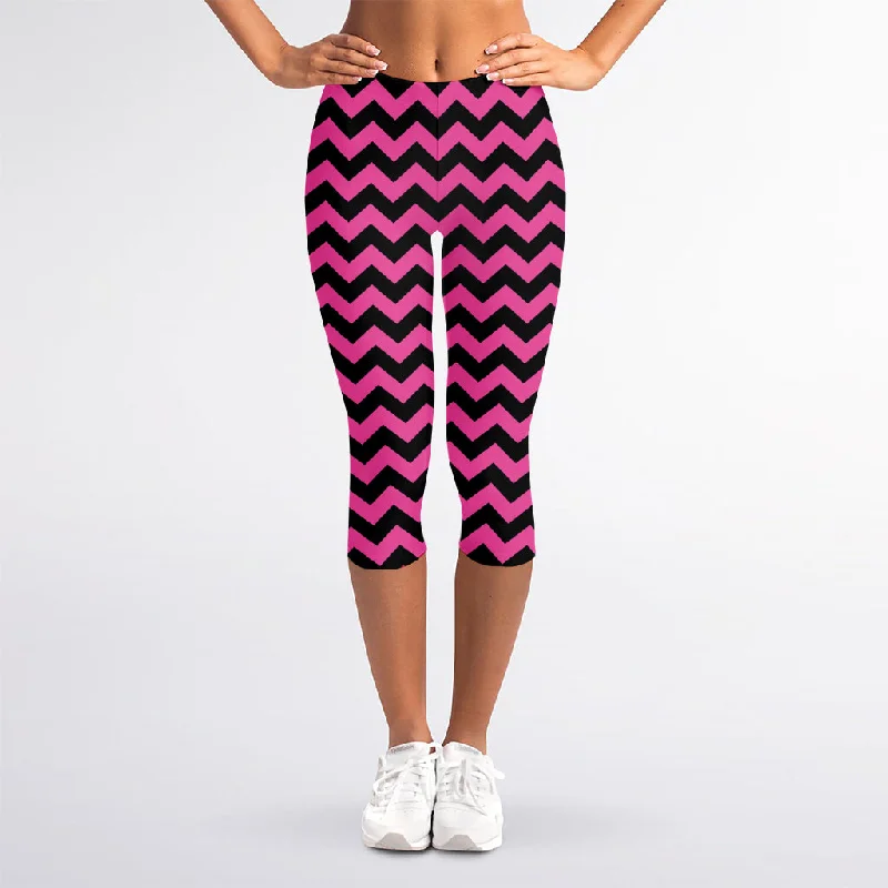 Pink And Black Chevron Pattern Print Women's Capri Leggings Fashionable High-Rise Workout Leggings